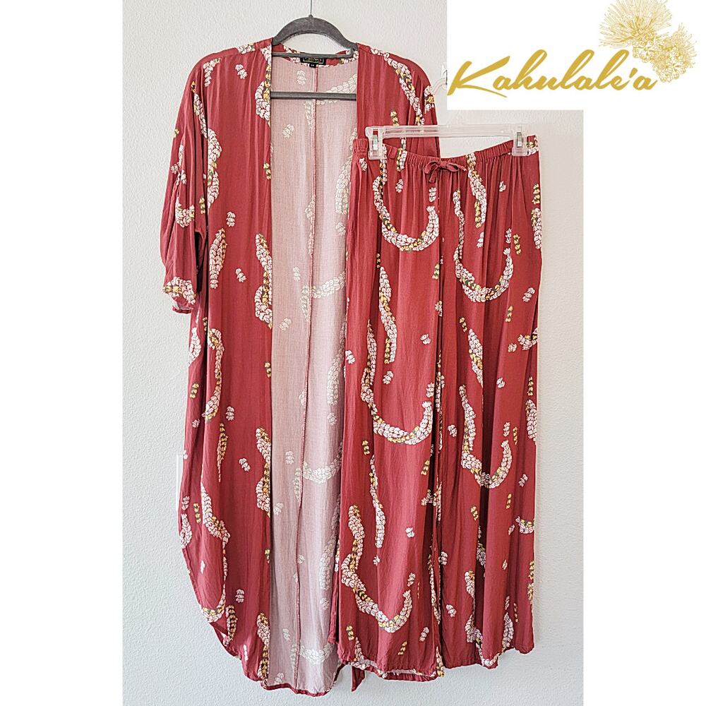 LIKE NEW Kahulale'a Women's SET - (Top MEDIUM) (Pant LARGE)